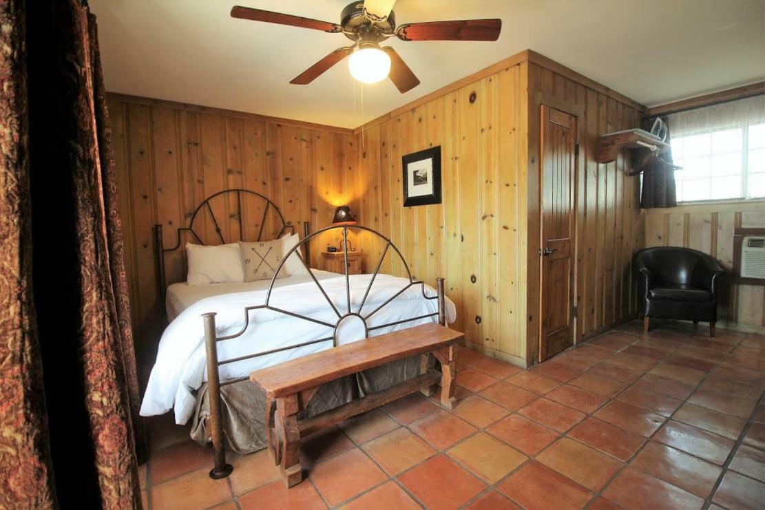 The Maverick Inn Alpine Extérieur photo